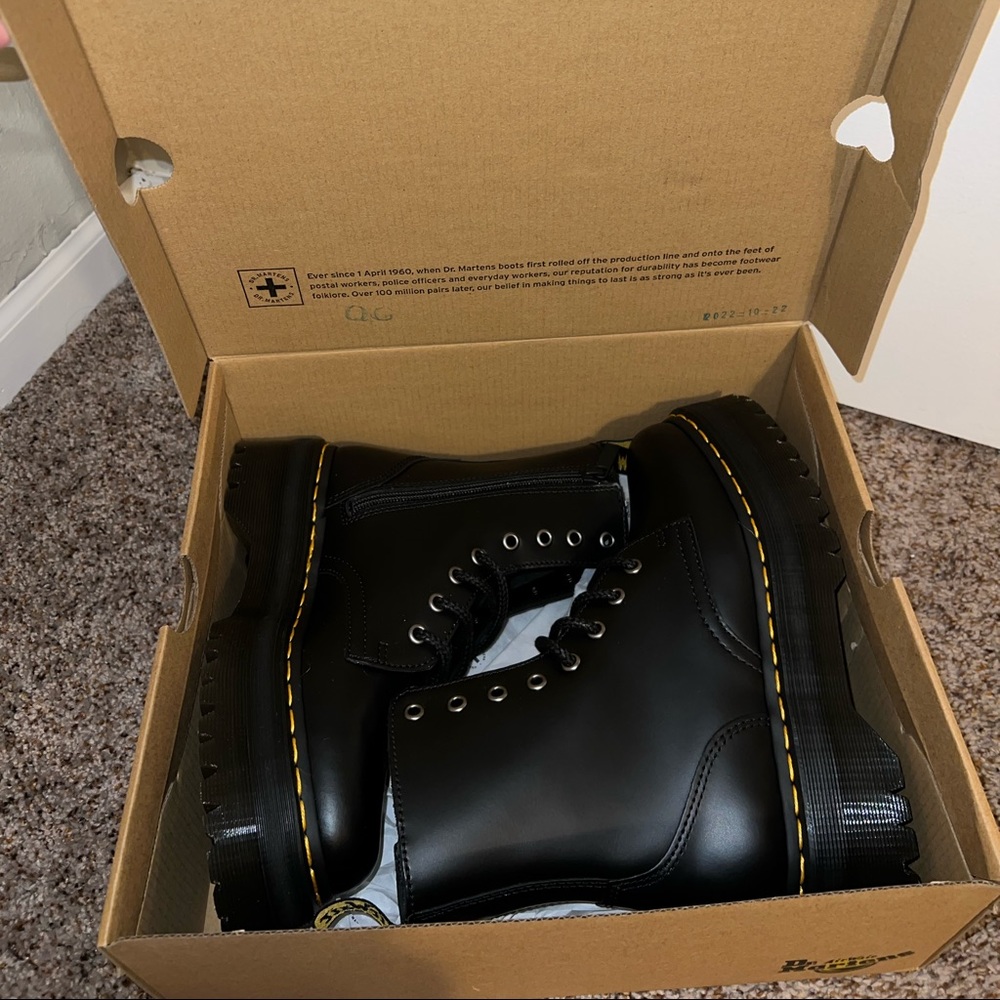 Dr. Martens Jadon Boot Smooth Leather Platform